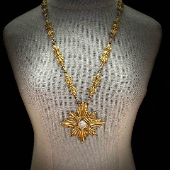 SOLD Vintage. 1972 Mimi Di N - Runway Necklace - Picture 6 of 15